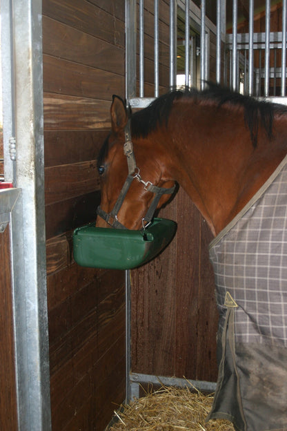 Feed trough green with hookover 11 l plastic